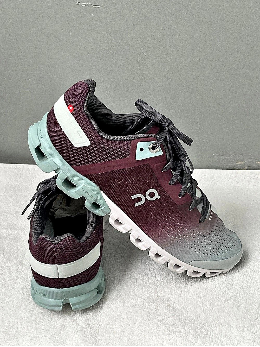 On Cloudflyer Women's Athletic Shoes Burgundy & Gray Like New. Size 10
